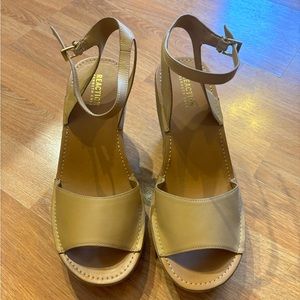 Kenneth Cole tan wedge heels size 8.5